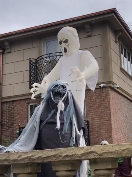 Halloween Decorations in Bay Ridge 2020